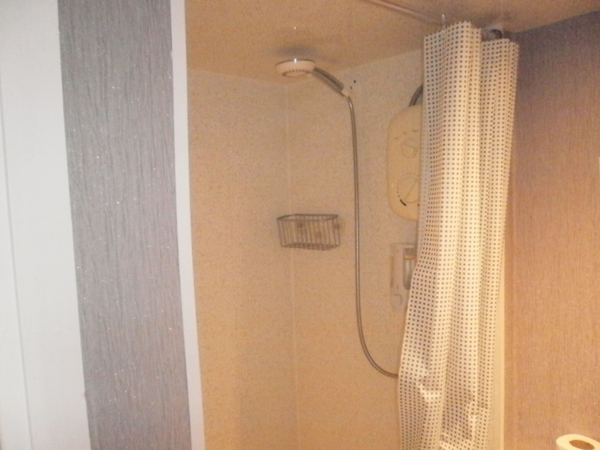 basic single room, ensuite (room 6) | bathroom