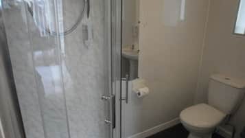 Suite, Ensuite (Room 4, sleeps 5) | Bathroom