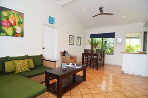 32-inch LCD TV with satellite channels, TV, DVD player - Pacific Lagoon Apartments (Port Vila)