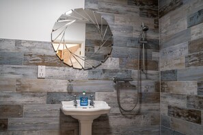 Superior Suite, Private Bathroom (The Orchard) | Bathroom - Higher Farm (Malpas)
