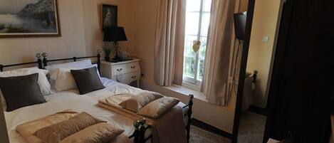 Twin Room, Ensuite (Victoria) | Miscellaneous