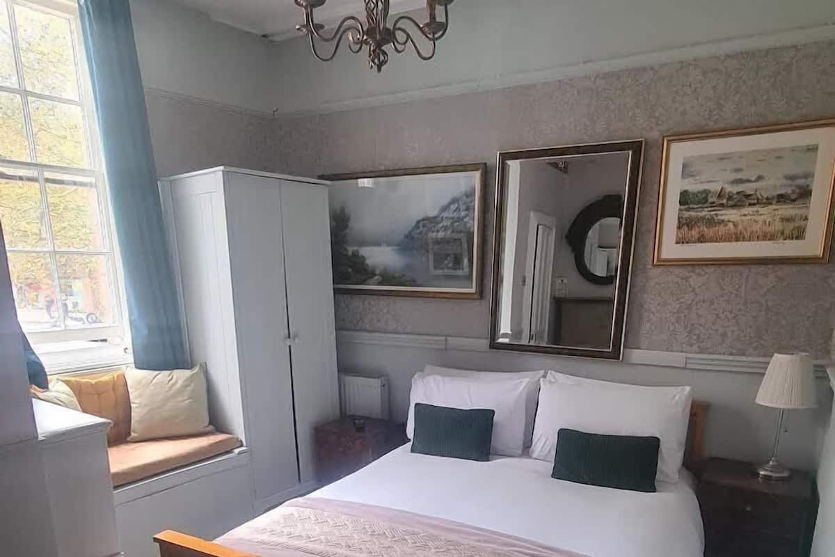 Double Room, Ensuite (Catherine)