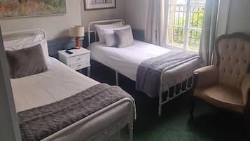 Twin Room, Ensuite (Victoria)