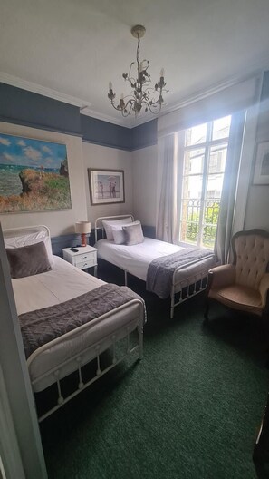 Twin Room, Ensuite (Victoria)