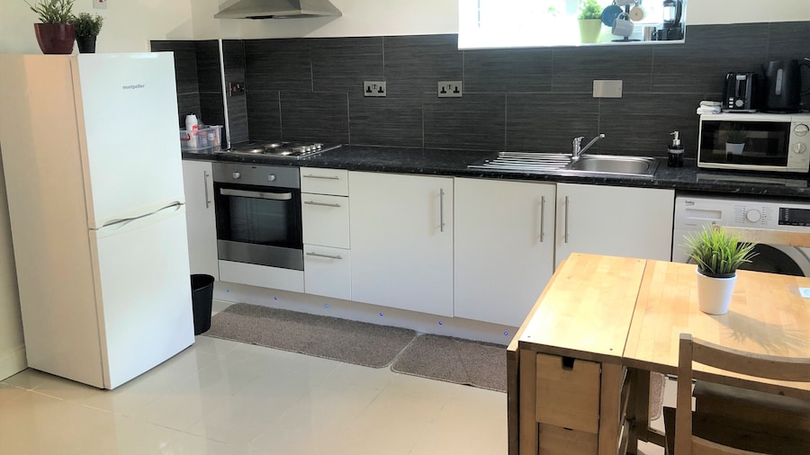 Apple House Guesthouse Heathrow Airport