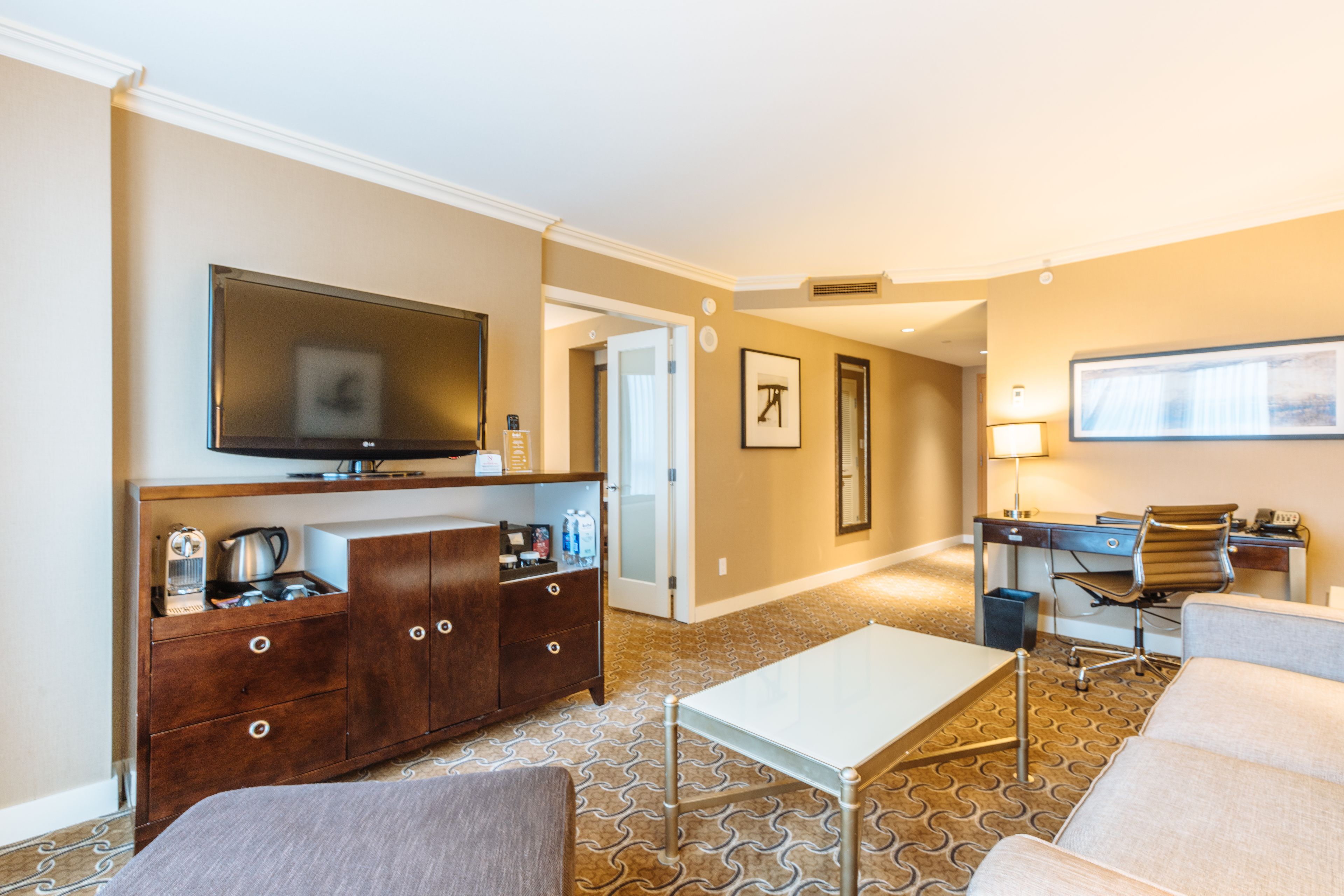 1 bedroom suite (casino tower) | living area | 42-inch lcd tv with cable channels, tv, ipod dock