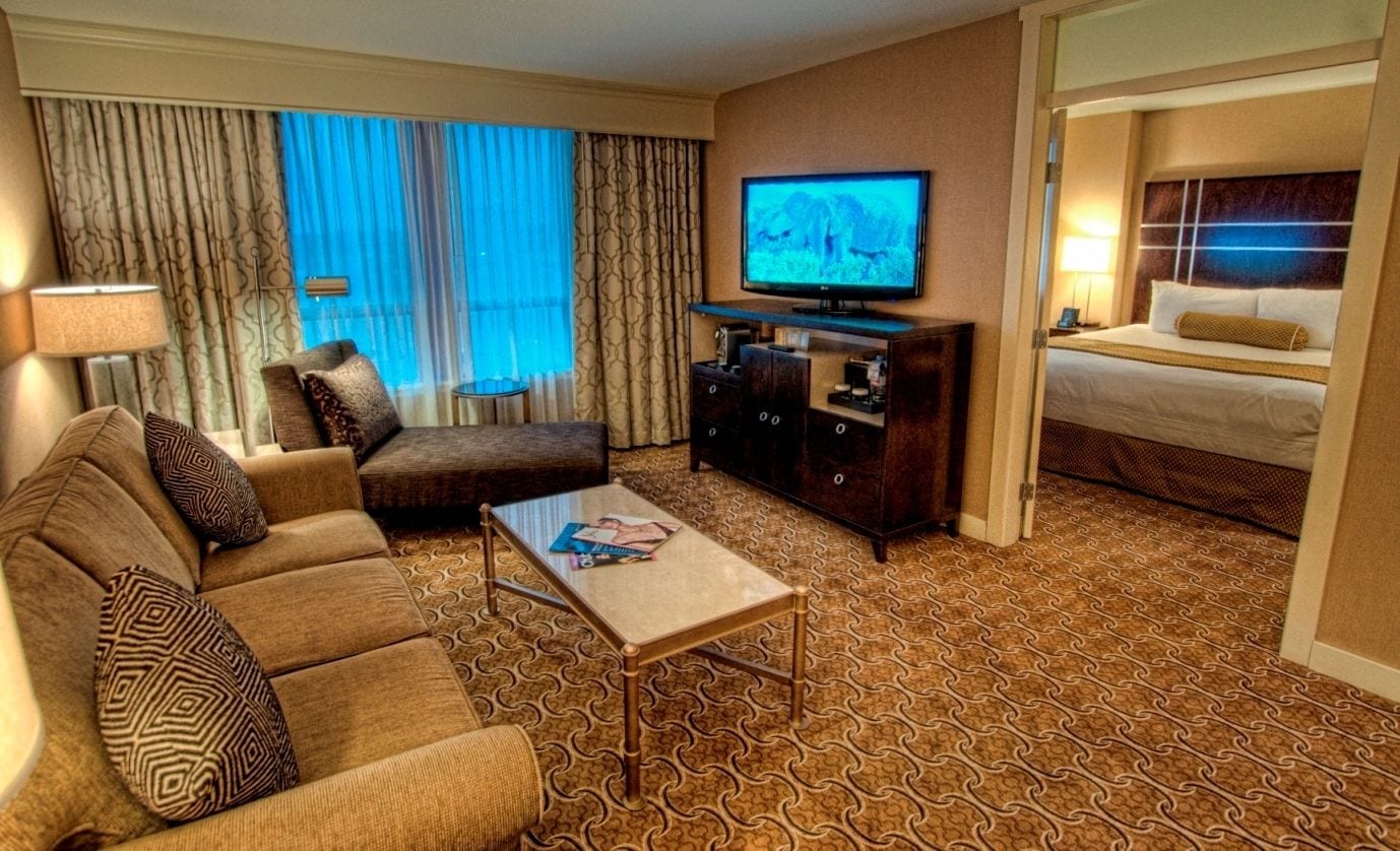 1 Bedroom Suite (Casino Tower) | Living area