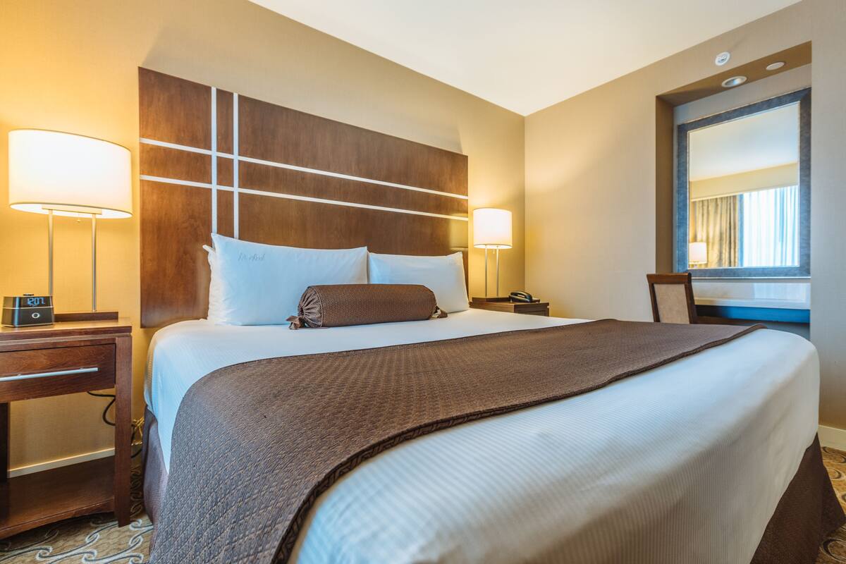 1 bedroom suite (casino tower) | 1 bedroom, premium bedding, in-room safe, desk