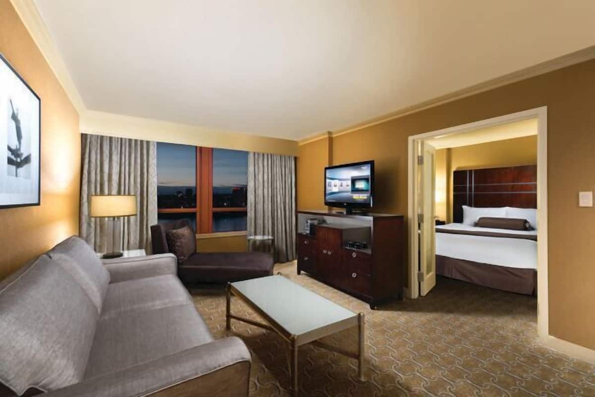 1 bedroom, premium bedding, in-room safe, desk