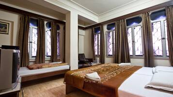 Standard Triple Room | Individually decorated, desk, blackout curtains, iron/ironing board