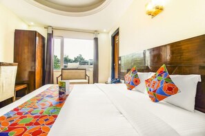 Premium bedding, minibar, in-room safe, individually decorated - Hotel Marble Arch (New Delhi)