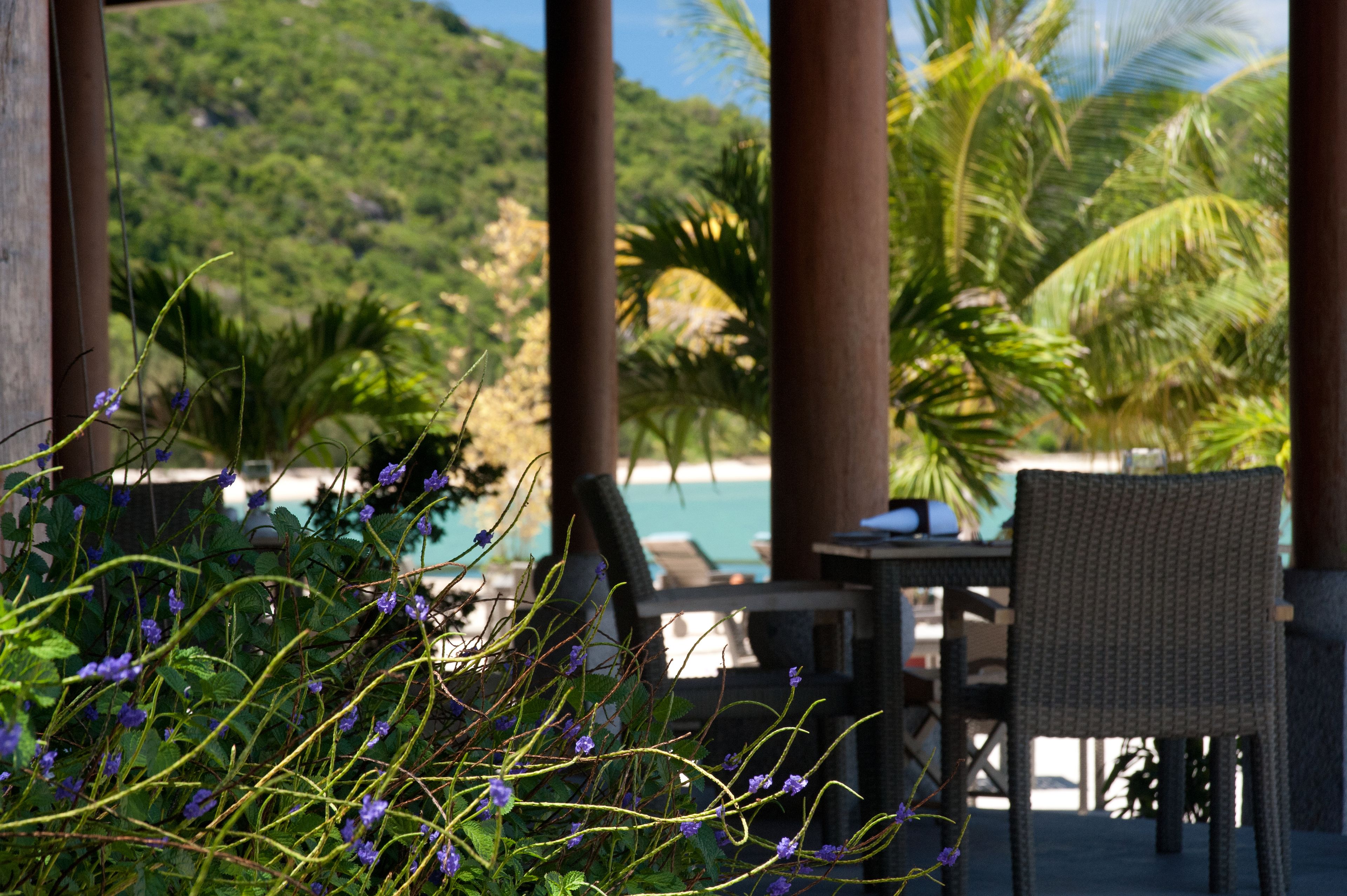 Breakfast, lunch, dinner served; international cuisine, beach views 