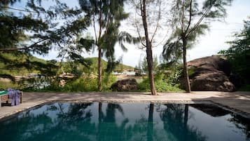 Villa (Lagoon Pool) | Kolam renang terbuka | Kolam renang terbuka, payung kolam, kerusi lepak pantai