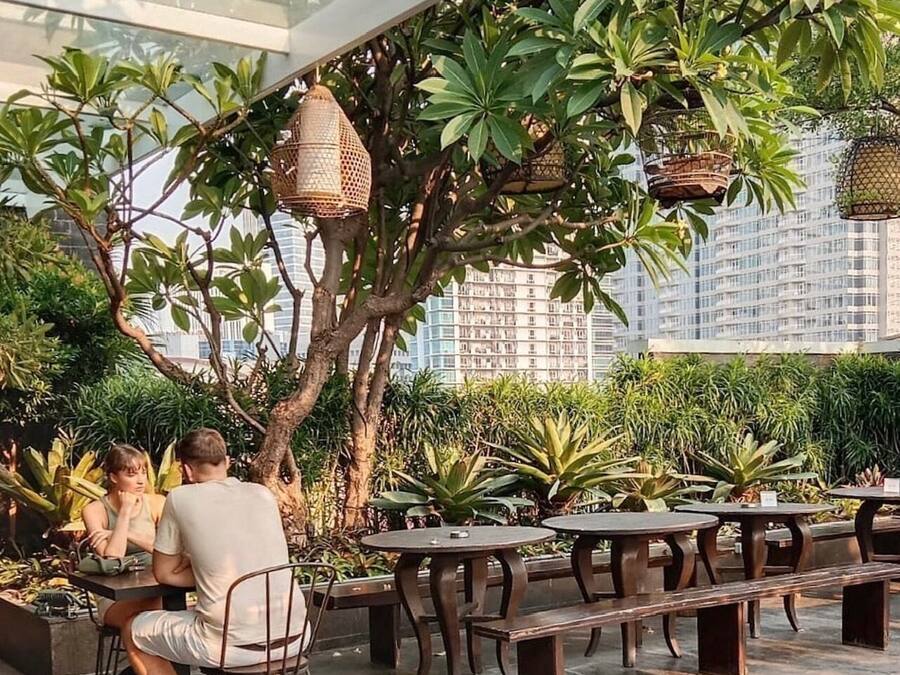 Serviço de café da manhã, culinária asiática, vistas para o jardim