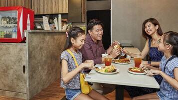 Phục vụ bữa sáng