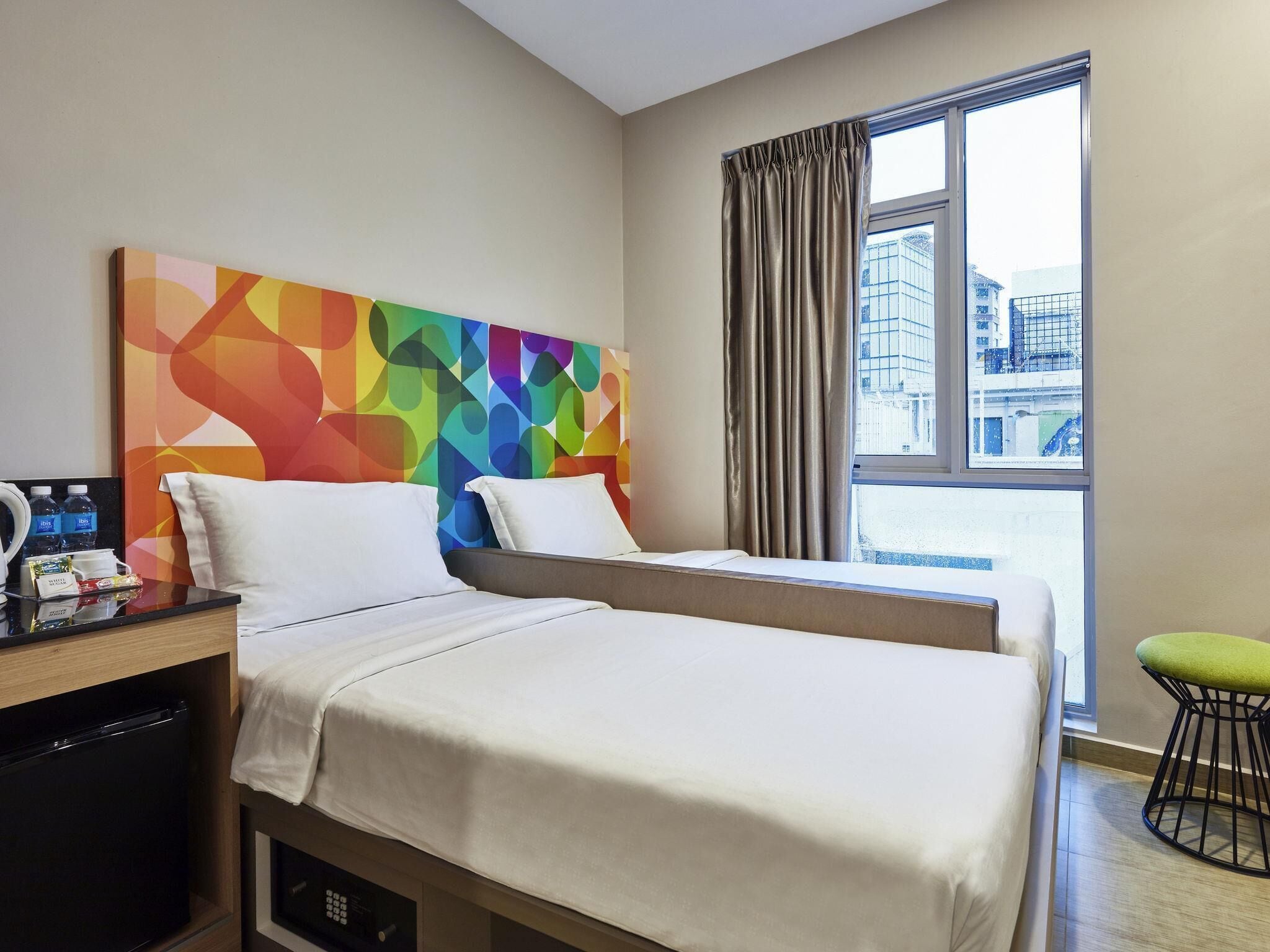 Habitación superior, 2 camas individuales | Escritorio, tabla de planchar con plancha, wifi gratis y ropa de cama 