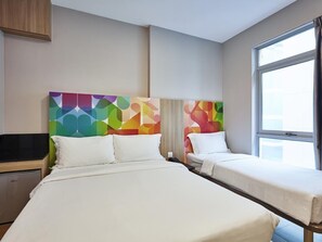 Superior tweepersoonskamer, meerdere bedden | Een bureau, een strijkplank/strijkijzer, gratis wifi, beddengoed