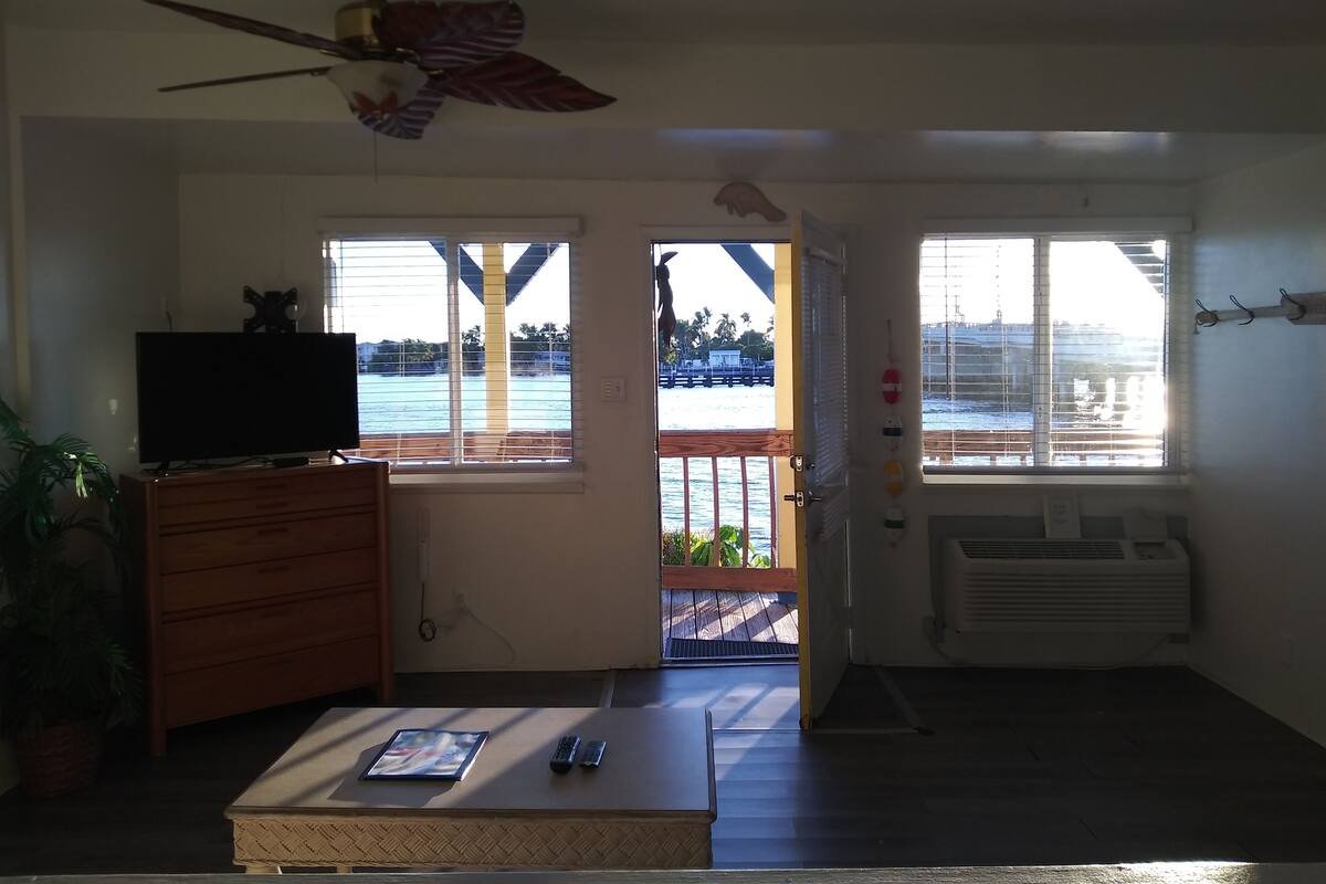 Deluxe Studio Suite, 1 King Bed with Sofa bed, Overwater | Iron/ironing board (on request), WiFi (free), individually decorated