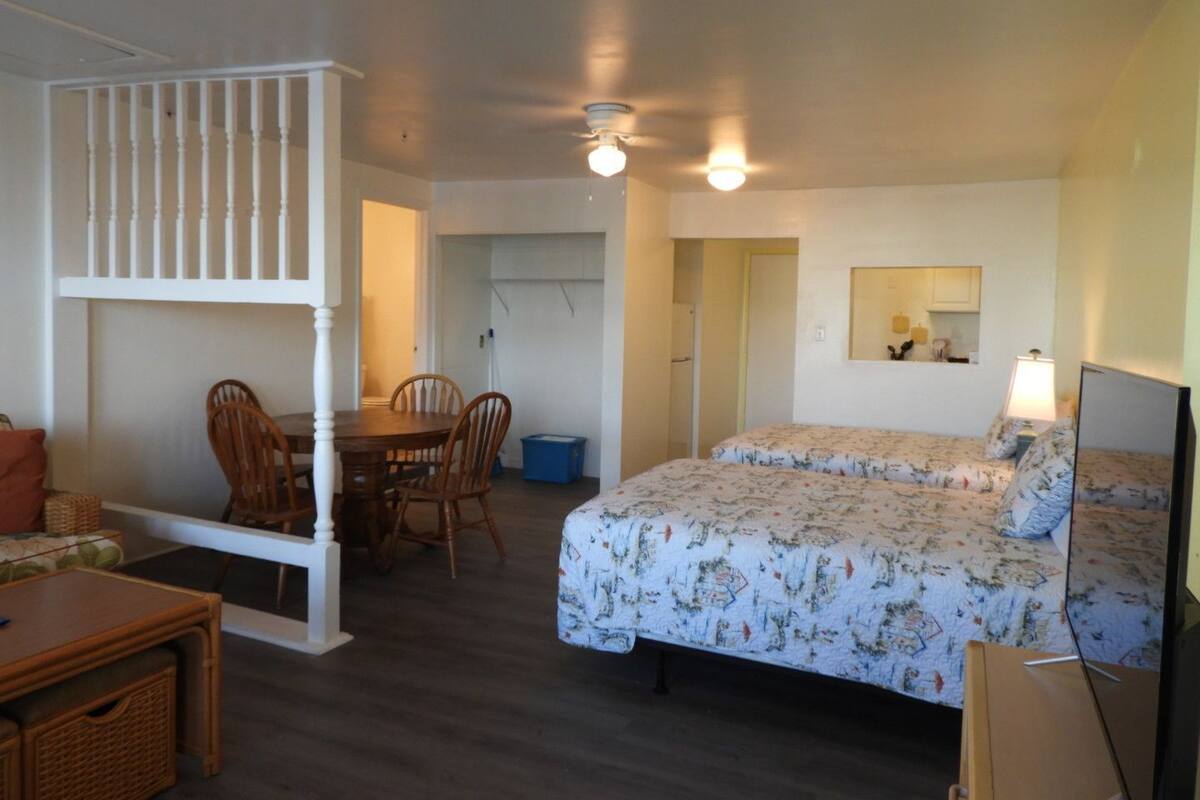 Waterview Suite | Iron/ironing board (on request), WiFi (free), individually decorated