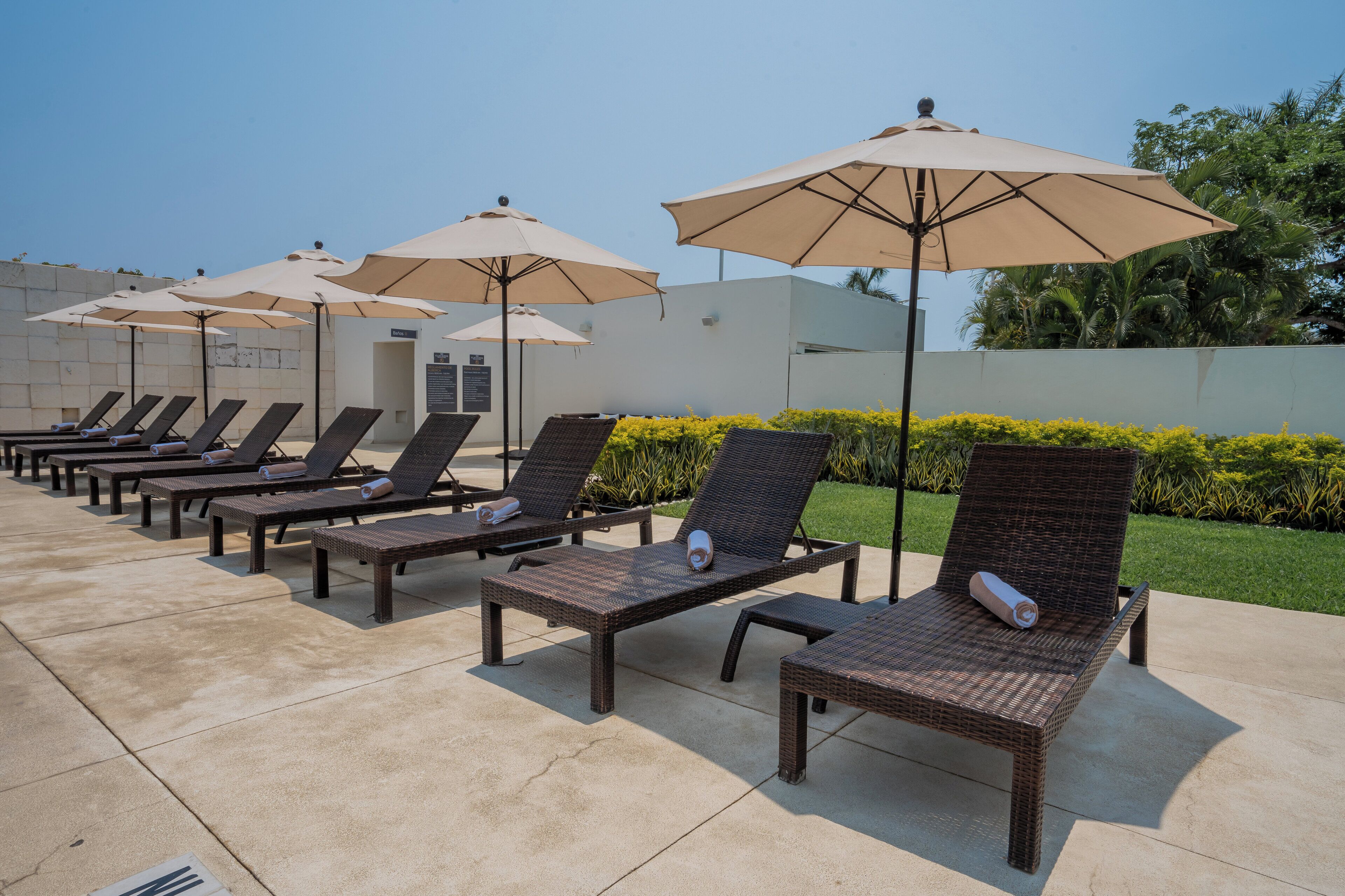 outdoor pool, open 7:00 am to 7:00 pm, pool loungers