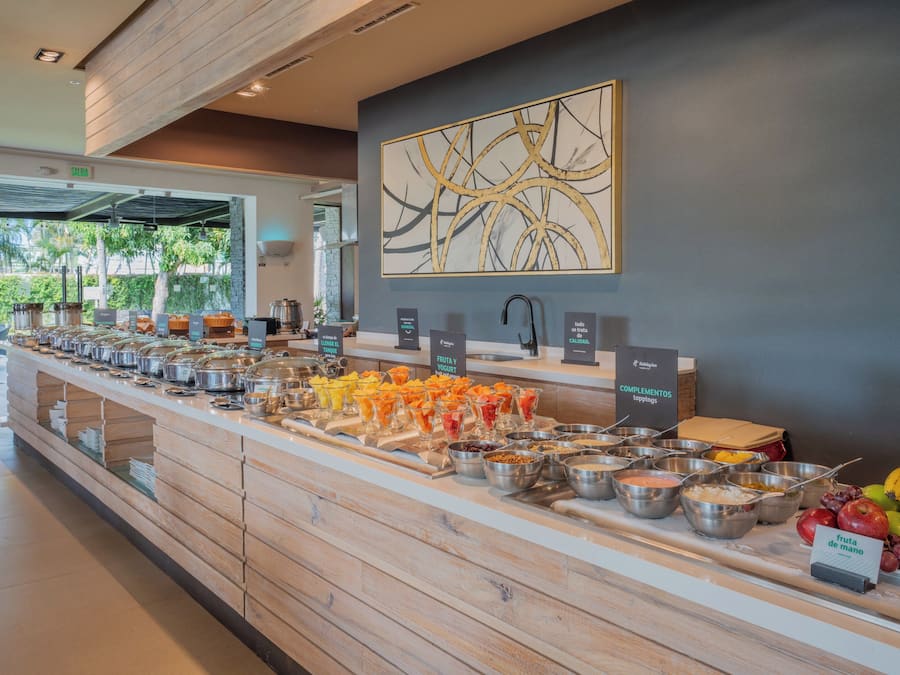 Daily buffet breakfast (MXN 380 per person)