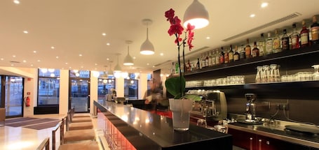 Bar (on property). Golden Tulip Kassel Hotel Reiss