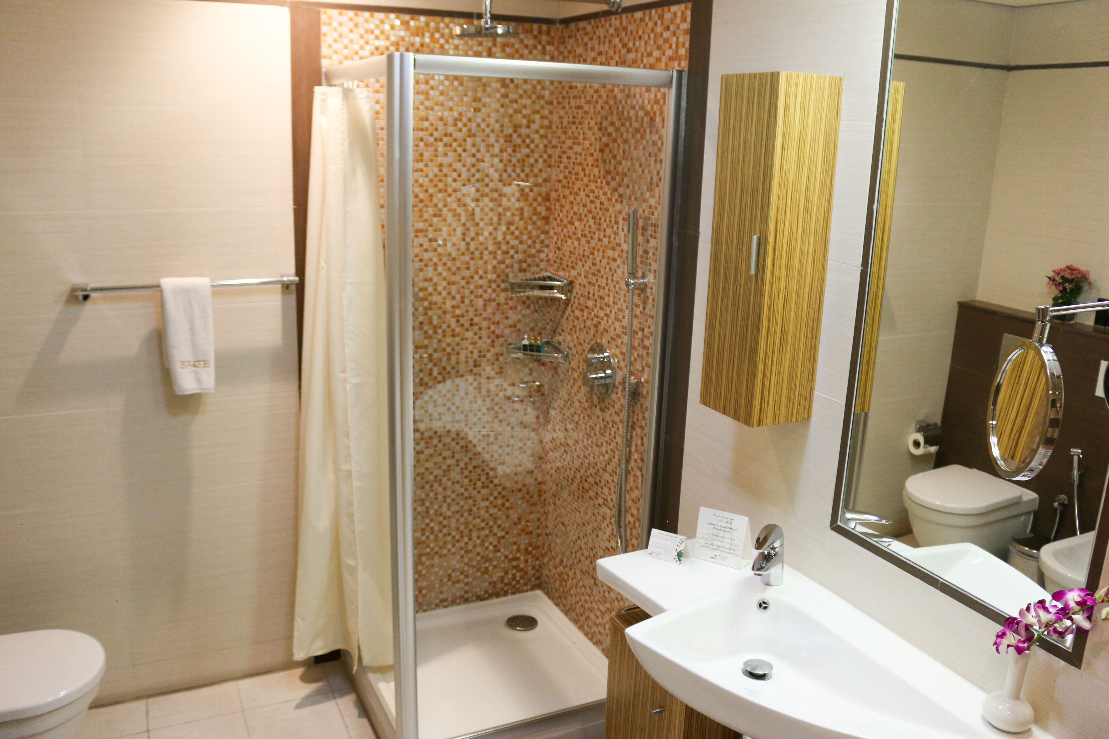 royal suite, 1 bedroom, kitchenette | bathroom | free toiletries, hair dryer, bathrobes, slippers