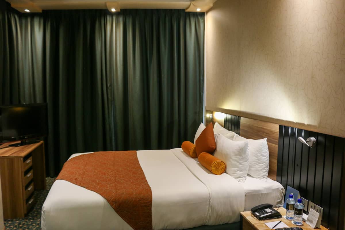 Suite, 1 Bedroom, Kitchenette (Crystal) | 1 bedroom, premium bedding, in-room safe, desk