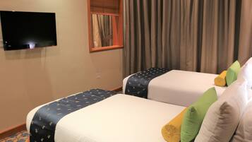 Executive Suite, 1 Bedroom, Kitchenette (Twin Bed) | 1 bedroom, premium bedding, in-room safe, desk