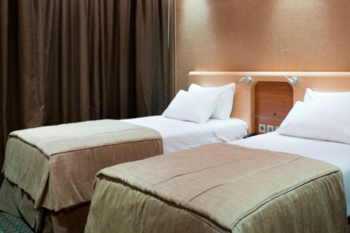 ONE BEDROOM CRYSTAL SUITE.