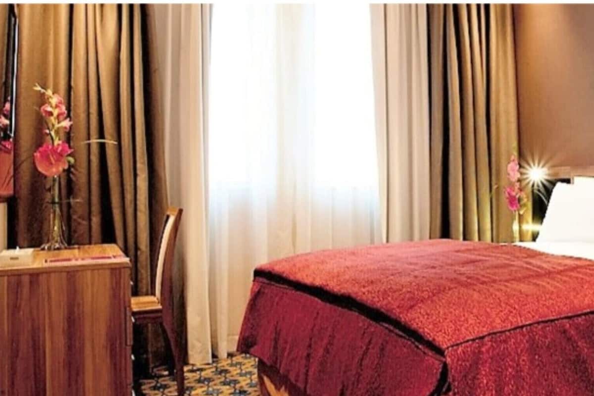 Premium bedding, in-room safe, desk, blackout curtains