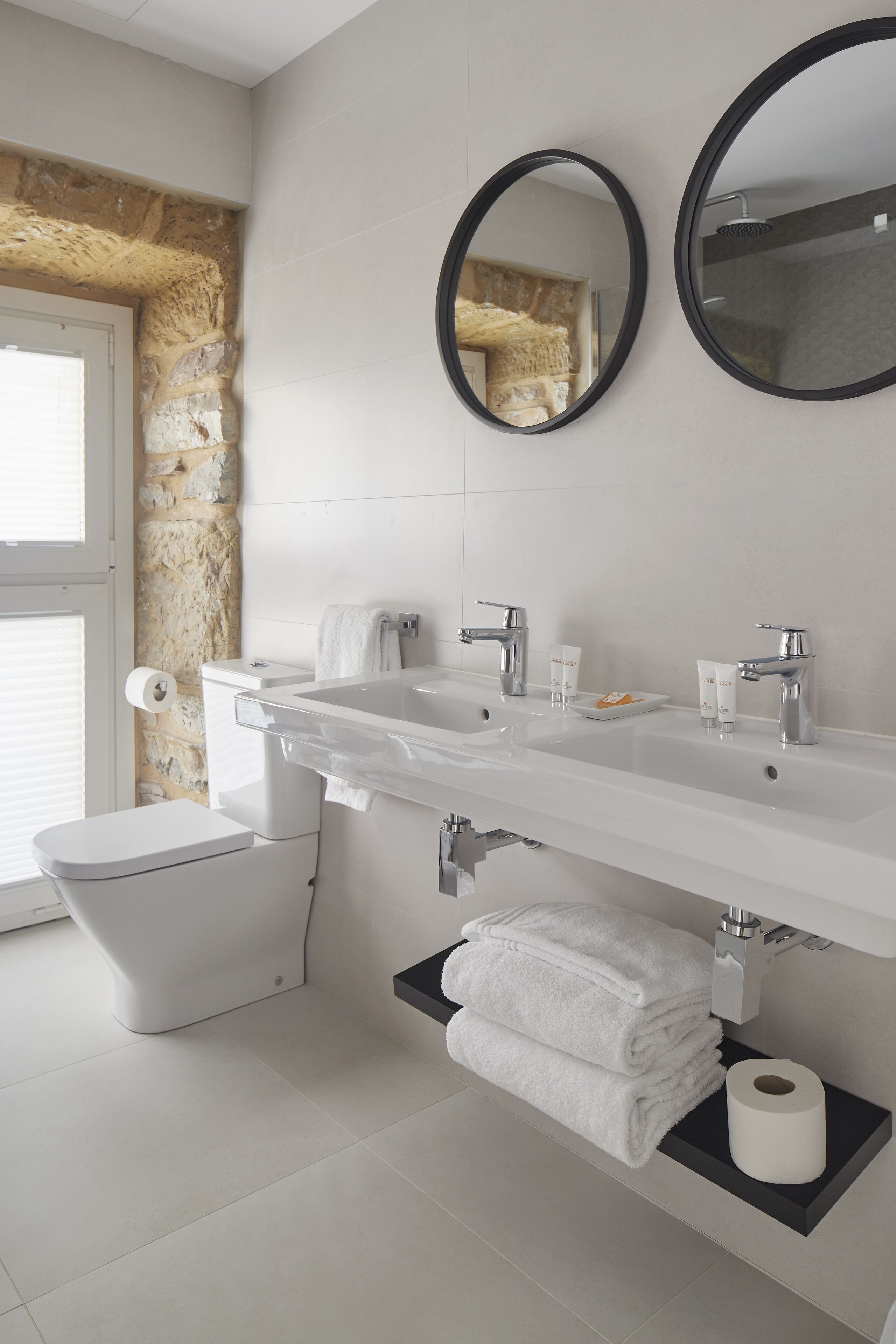 junior suite (2 - 4 people) | accessible bathroom