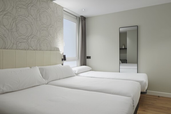 12 bedrooms, down comforters, minibar, in-room safe