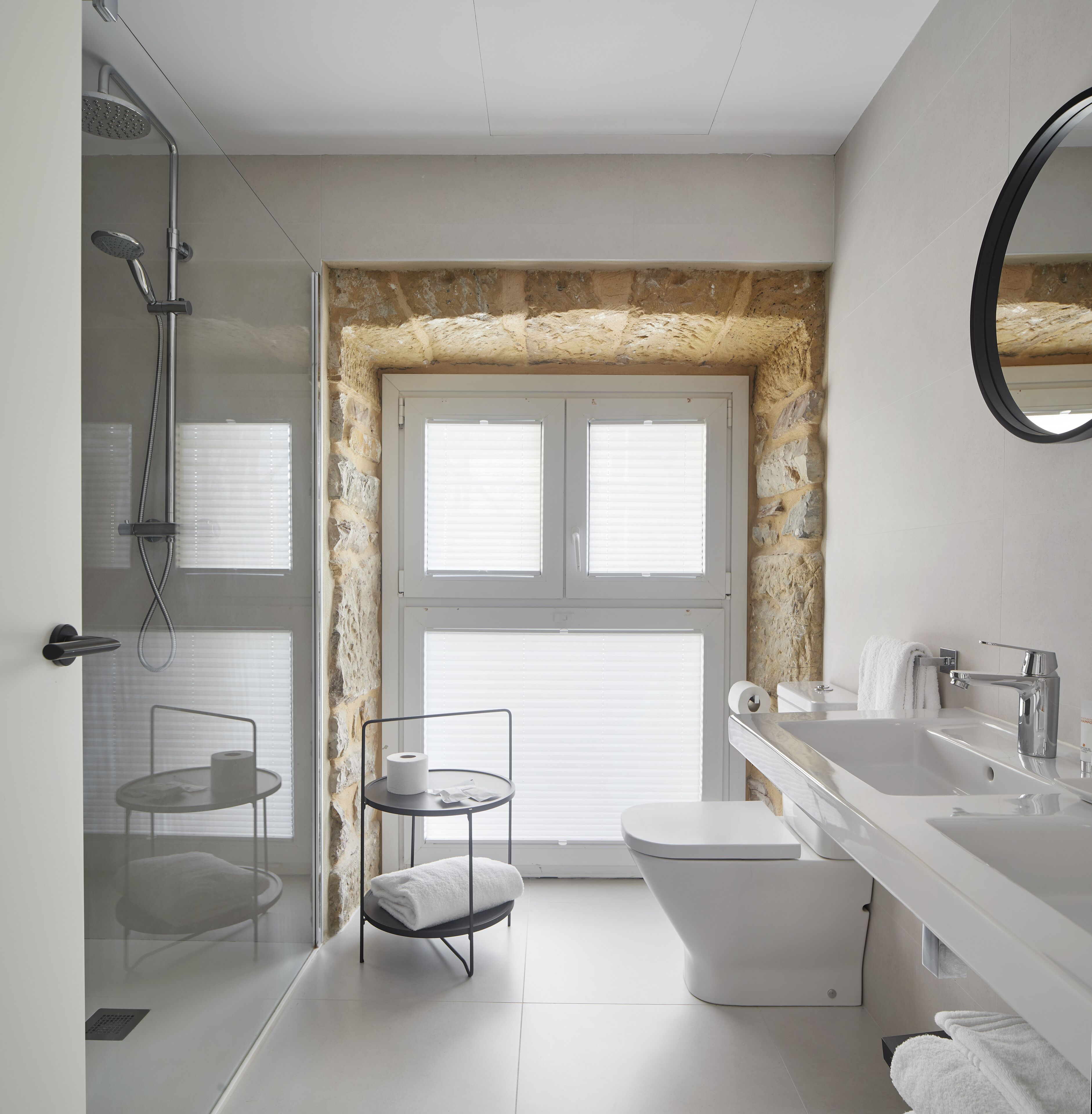 junior suite (2 - 4 people) | accessible bathroom