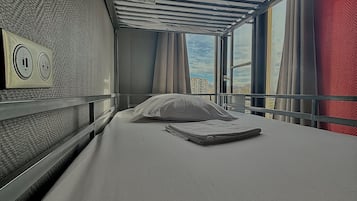 Economy room, female dormitory | ๋ฉ๋ชจ๋ฆฌํผ ์นจ๋, ๊ฐ์ค ๋ด ๊ธ๊ณ , ๋ฌด๋ฃ WiFi, ์นจ๋ ์ํธ
