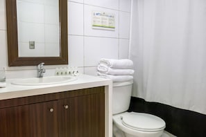 Bathroom - San Ignacio Suite Apartments (Santiago)