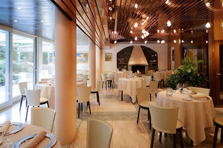 Lunch and dinner served, alfresco dining