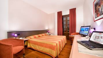 Frette Italian sheets, minibar, in-room safe, desk