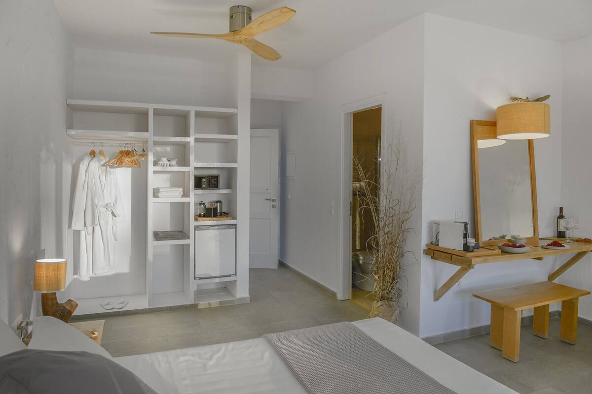 Down duvets, minibar, in-room safe, laptop workspace