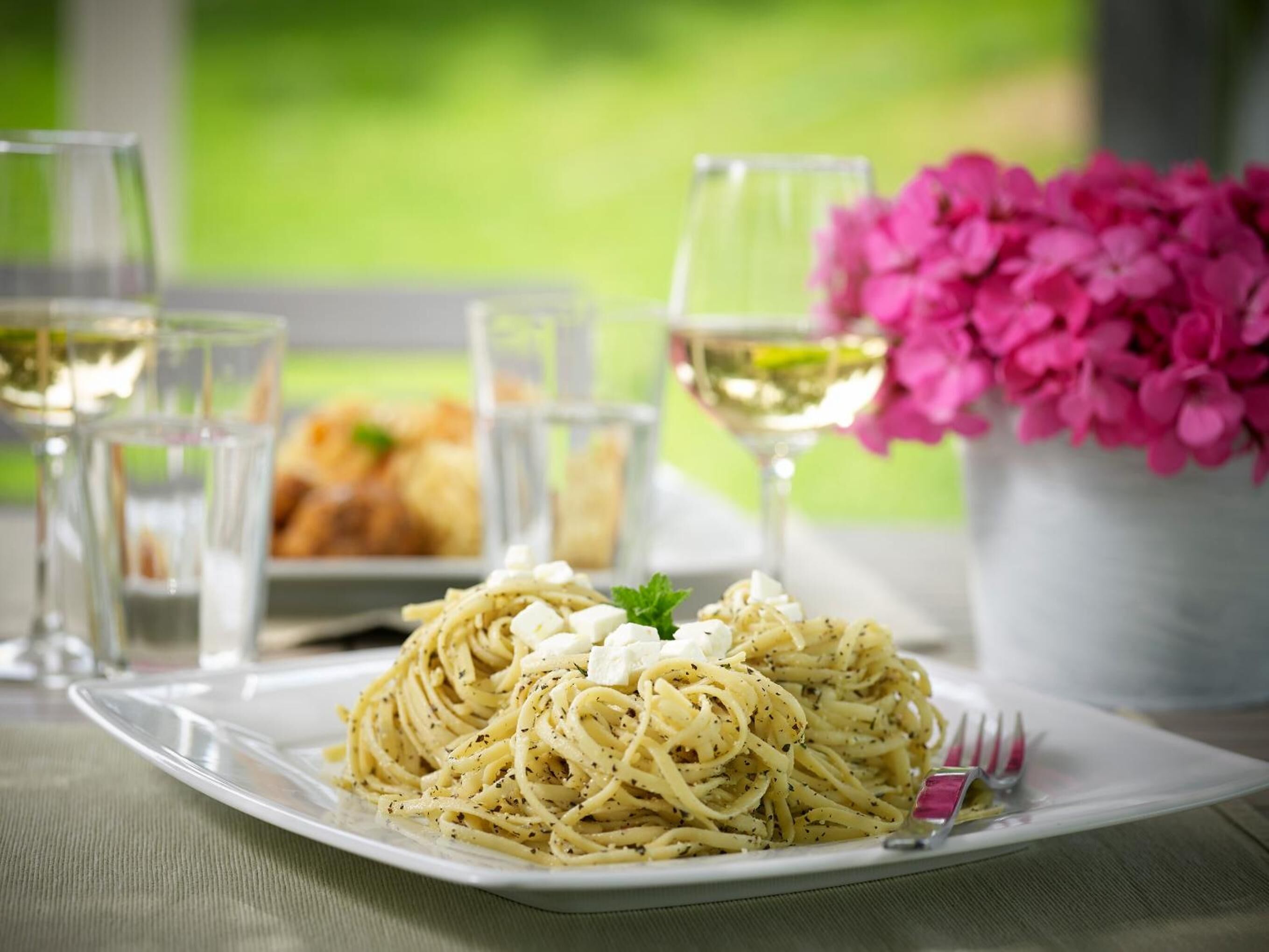 breakfast and lunch served, pool views