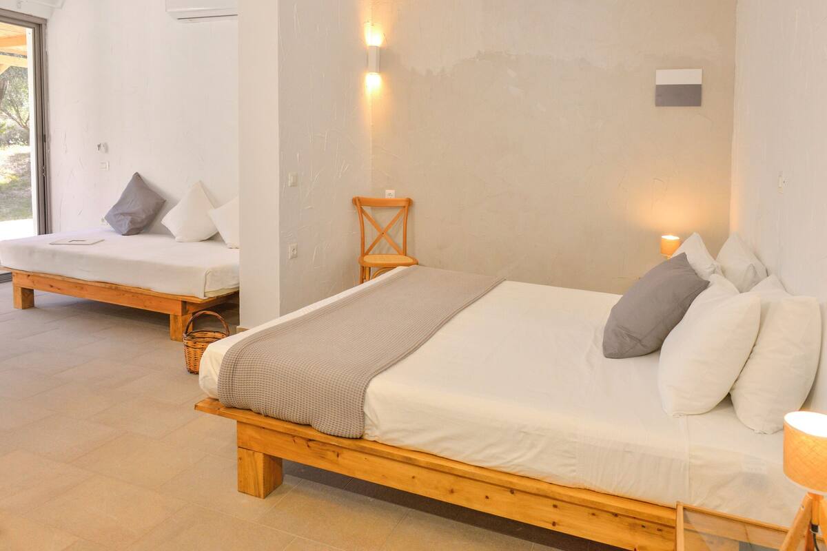 Down duvets, minibar, in-room safe, laptop workspace
