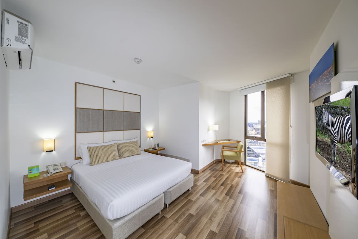 Habitación superior, 1 cama de matrimonio | Sábanas de algodón egipcio, edredones de plumas, caja fuerte