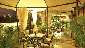 Porch - Hotel Cosmos Cali (Cali)