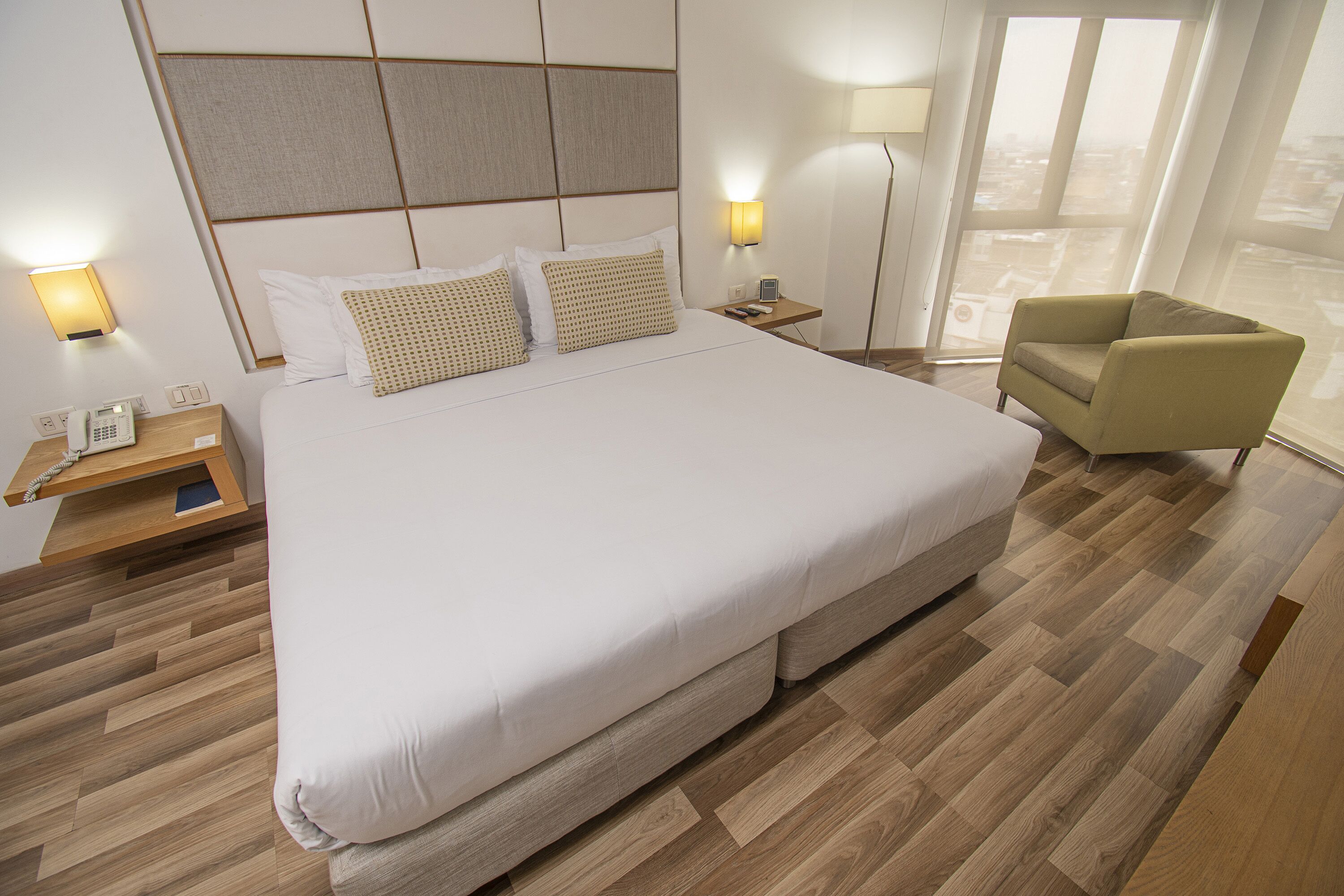 deluxe room | egyptian cotton sheets, down duvets, in-room safe, desk