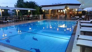 Seasonal outdoor pool, pool umbrellas, sun loungers
