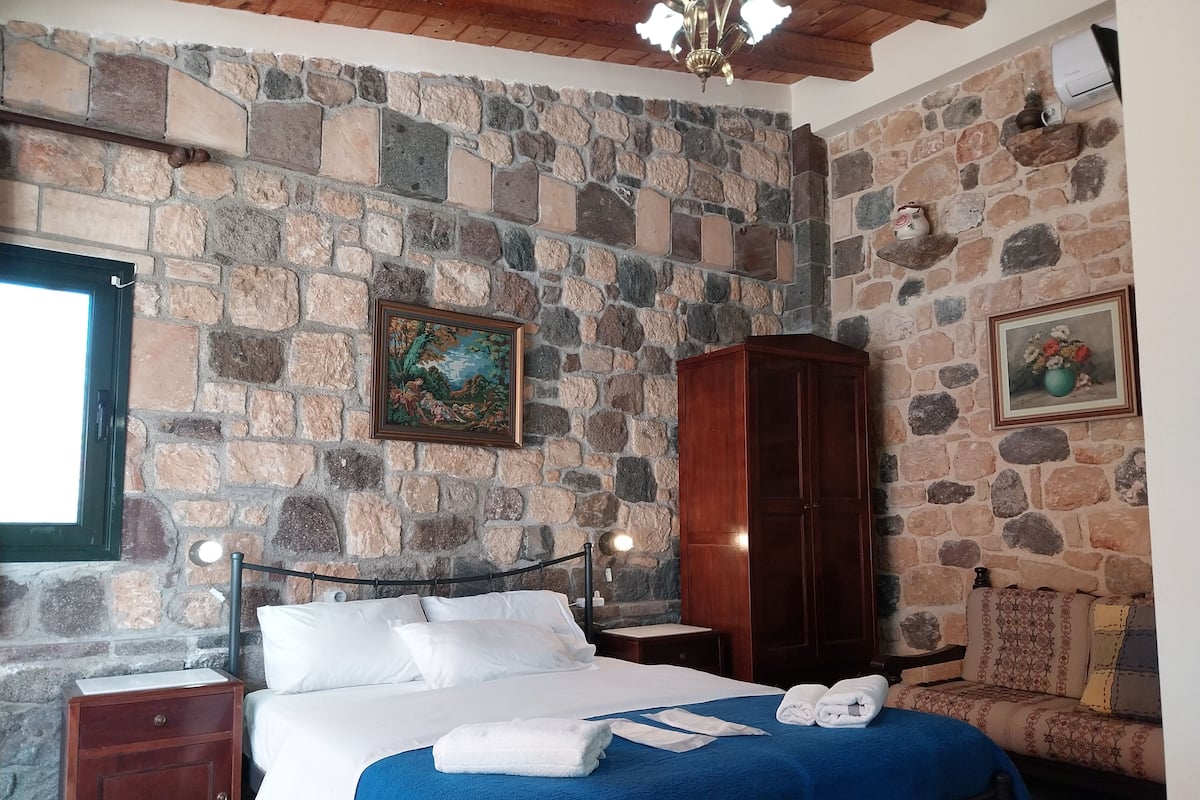 Aphaia Suite, Ground Floor, Garden View | 埃及棉床單、高級寢具、Select Comfort 床墊、客房內保險箱