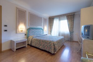 Dobbeltrom – comfort | Allergitestet senget øy, safe på rommet, skrivebord og wi-fi (inkludert)