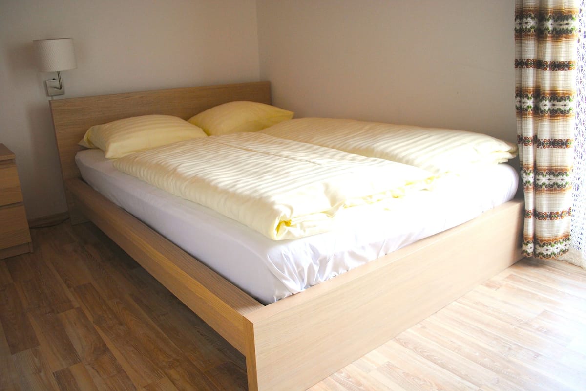 Kamar Double Ekonomi | Seprai premium, brankas, tempat tidur lipat/tambahan, dan Wi-Fi gratis