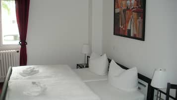 Cubrecamas, escritorio, cortinas blackout y wifi