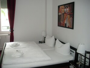 Daunenbettdecken, Schreibtisch, Verdunkelungsvorhänge, WLAN